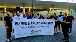 Anavid frente a la Ciudad de la Justicia en Barcelona conmemora las víctimas de Falsas Denuncias y por Suicidios, 9 de Septiembre 2023