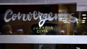 Agentes de la Guardia Civil registran la sede de CDC en Barcelona caso 3. EFE e1668178239484