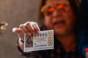 Ganadora del Gordo de la Loteria de Navidad en el Teatro Real en Madrid22.12.22 EFE J Lizon