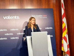 La presidenta de Valents alcaldable por Barcelona en Sala de Prensa del Ayto. 21.12.22 Redes Paralelas Claudia Gaeta