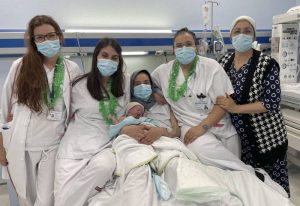 Zakaria es el primer bebe nacido en 2023 en Cataluna justo pasada la medianoche a las 0001 horas en el Hospital de Palamos Girona