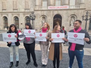 AMPI Asociacion de Mujeres Por la Igualdad se manifiestan por el 8M Dia Internacional de la Mujer Trabajadora frente al Ayuntamiento de Barcelona. 8.3.23 Redes Paralelas