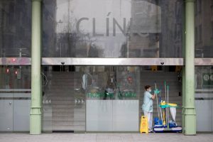 Entrada del Hospital Clinic de Barcelona. Imagen de archivo. EFE M Perez